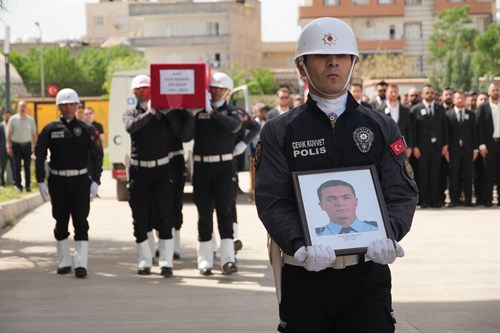 Şehit Polis Memuru Zeki BACAK Dualarla Memleketine Uğurlandı.